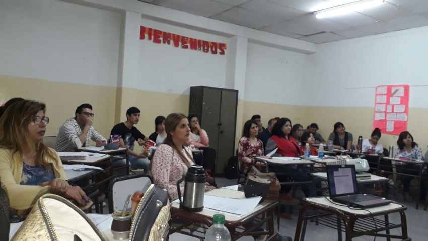 El ateneo «Estrategias para el abordaje de la literatura producida en Río Negro» se realizó en Cinco Saltos. 